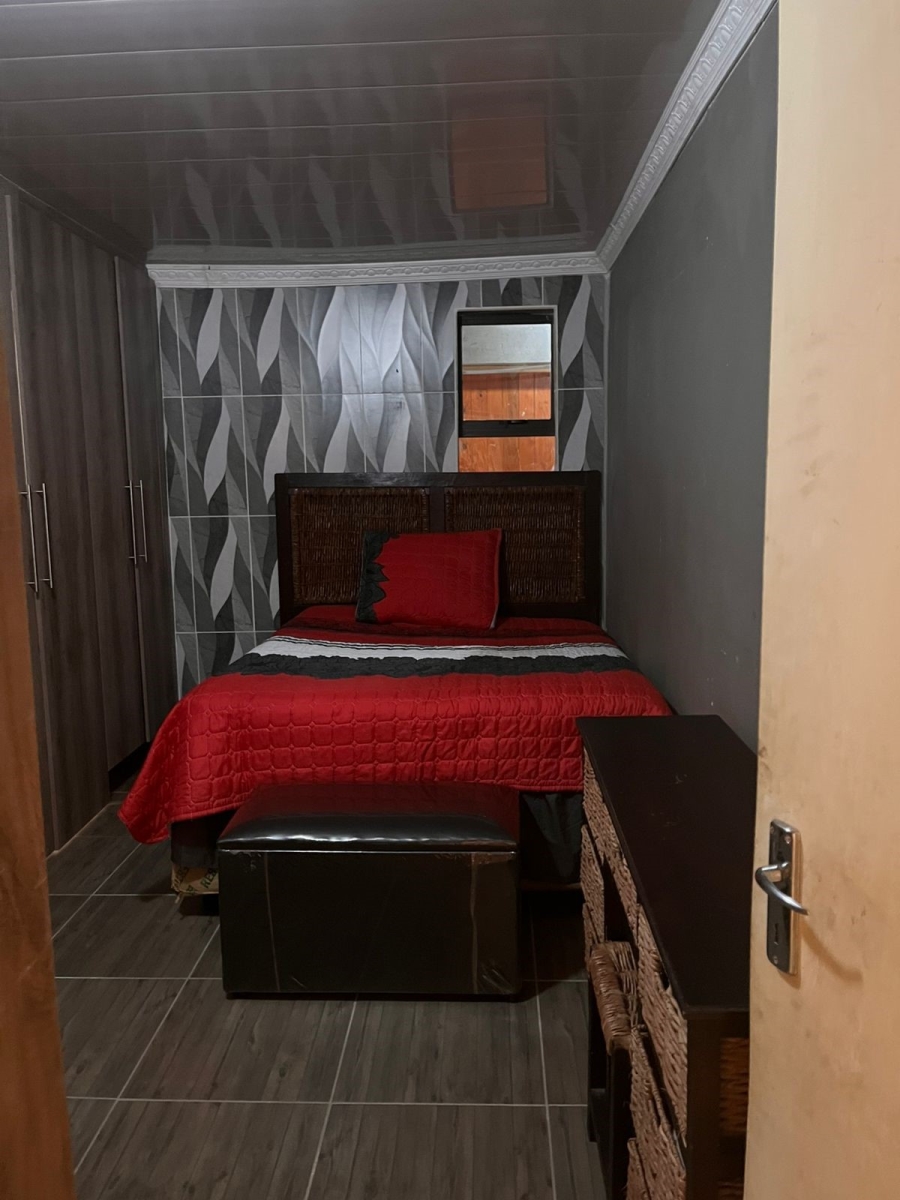 4 Bedroom Property for Sale in Protea Glen Gauteng