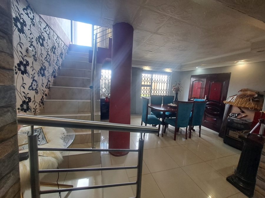 4 Bedroom Property for Sale in Protea Glen Gauteng