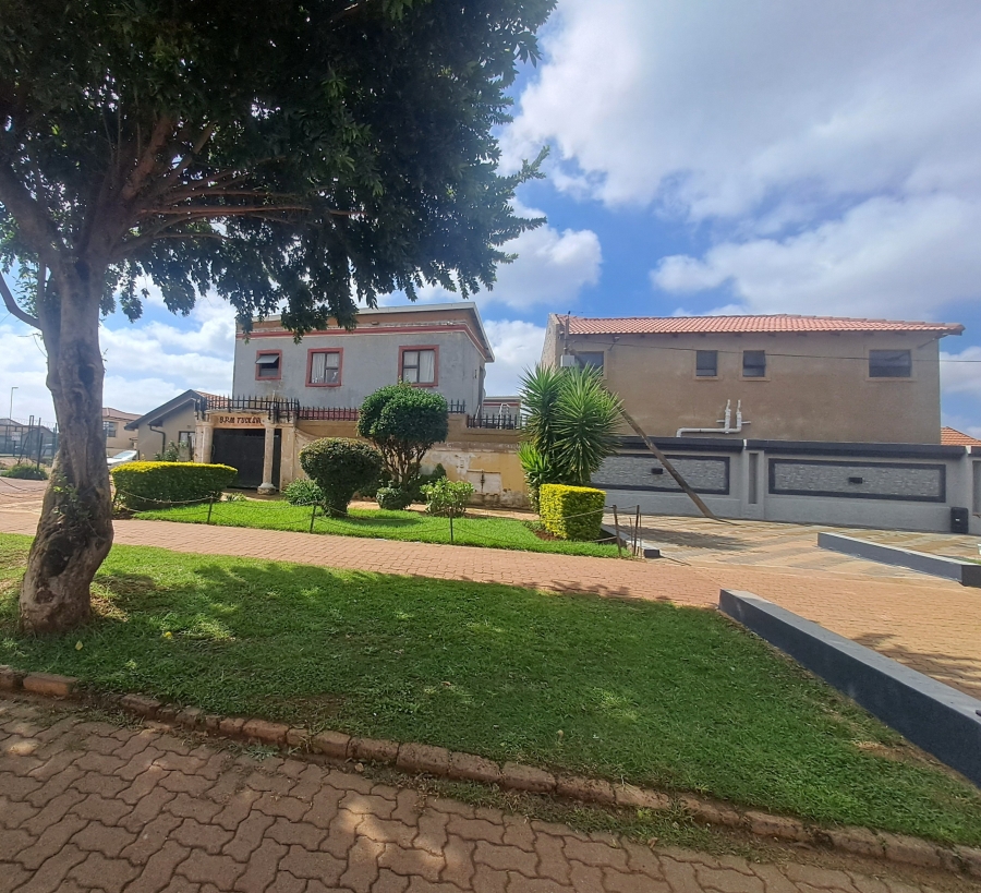 4 Bedroom Property for Sale in Protea Glen Gauteng