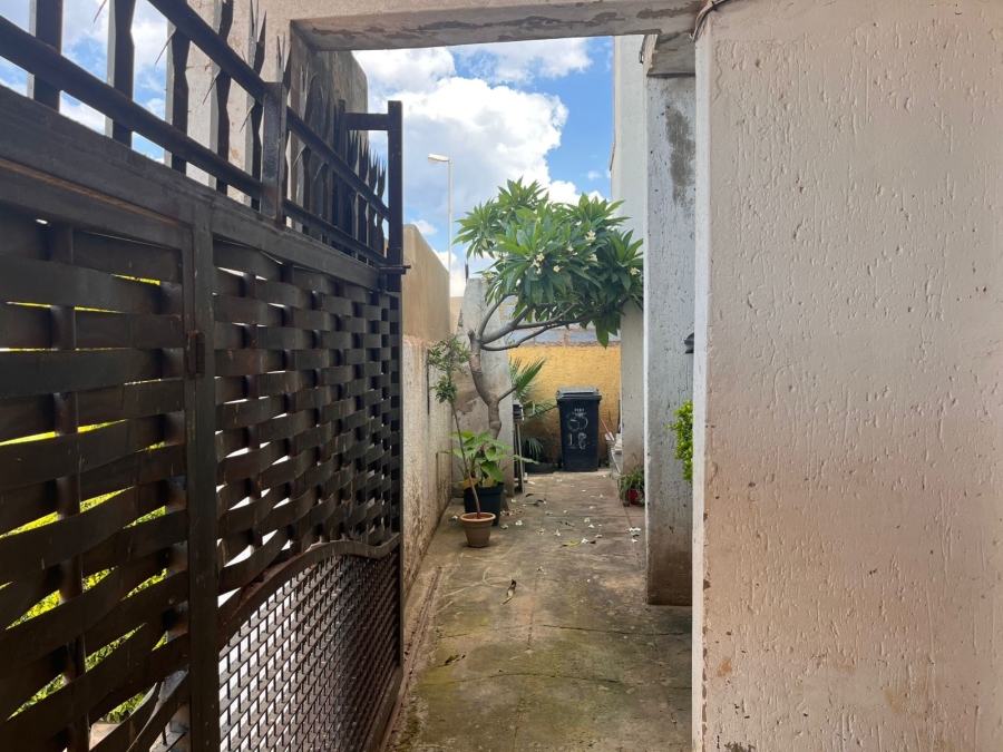 4 Bedroom Property for Sale in Protea Glen Gauteng