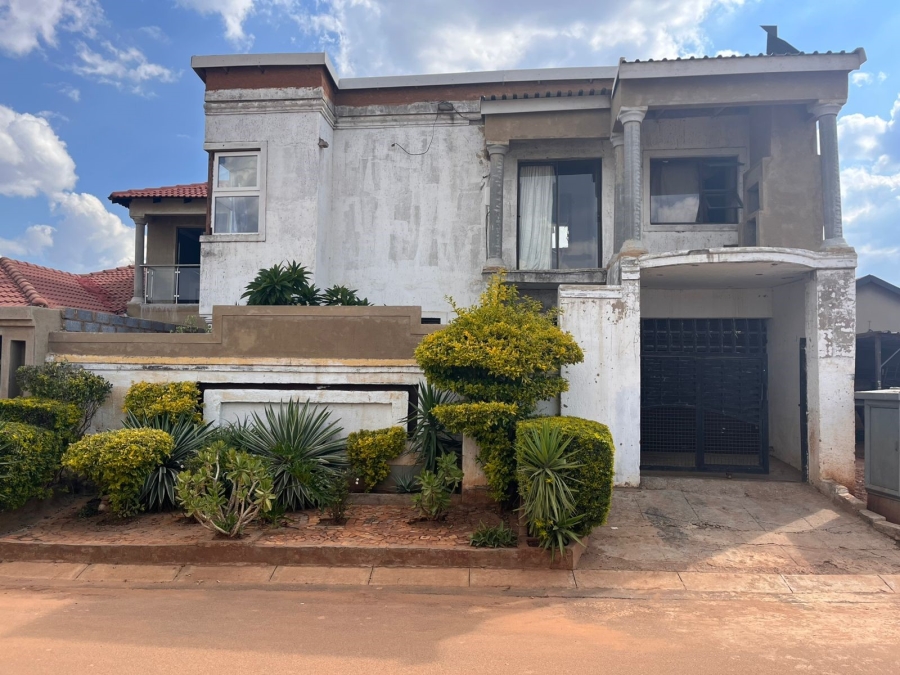 4 Bedroom Property for Sale in Protea Glen Gauteng