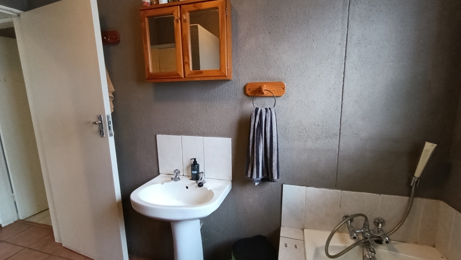 2 Bedroom Property for Sale in Rietvalleirand Gauteng