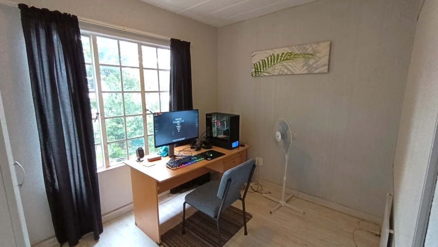 2 Bedroom Property for Sale in Rietvalleirand Gauteng