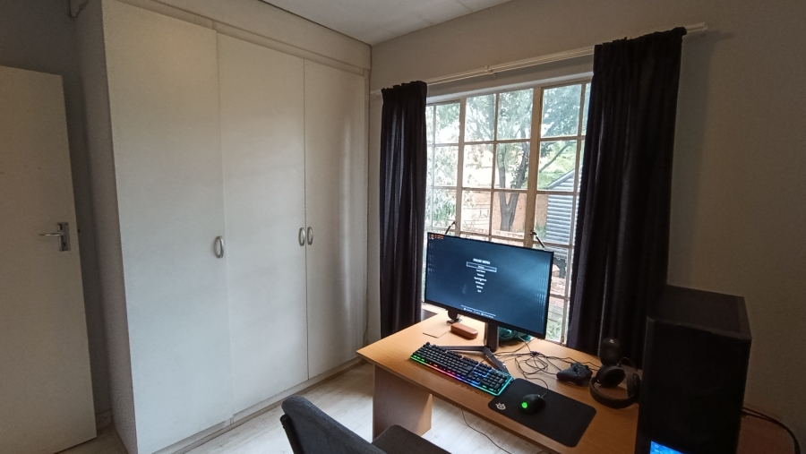 2 Bedroom Property for Sale in Rietvalleirand Gauteng