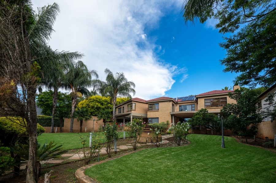 7 Bedroom Property for Sale in Eldoraigne Gauteng