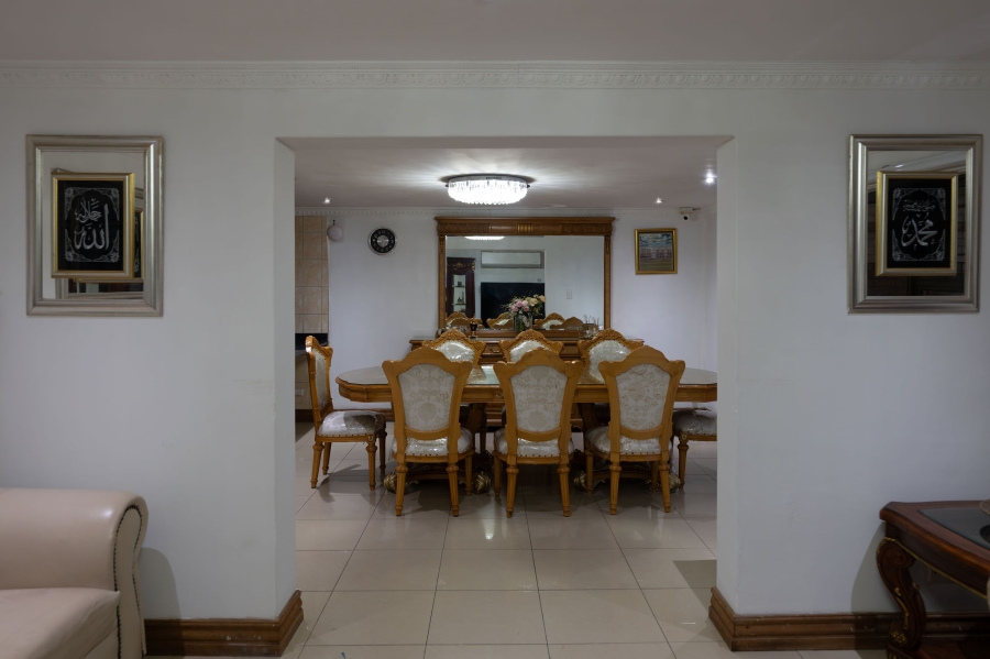 7 Bedroom Property for Sale in Eldoraigne Gauteng