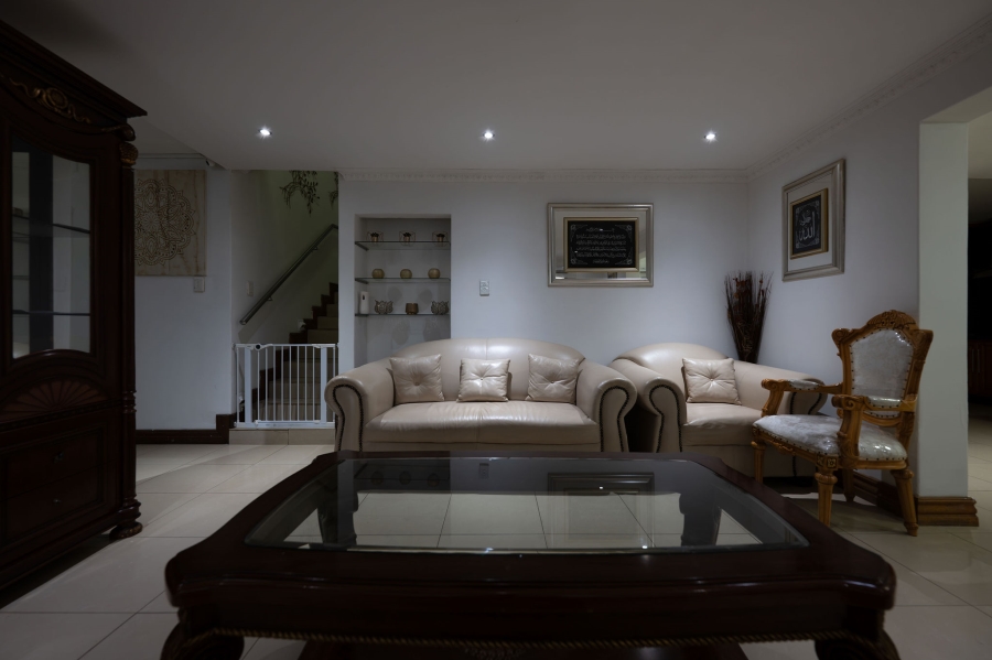 7 Bedroom Property for Sale in Eldoraigne Gauteng