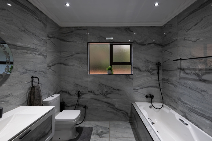 7 Bedroom Property for Sale in Eldoraigne Gauteng