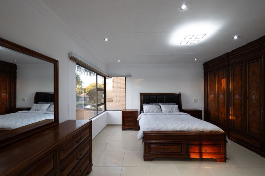 7 Bedroom Property for Sale in Eldoraigne Gauteng