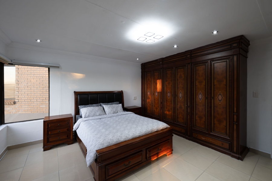 7 Bedroom Property for Sale in Eldoraigne Gauteng