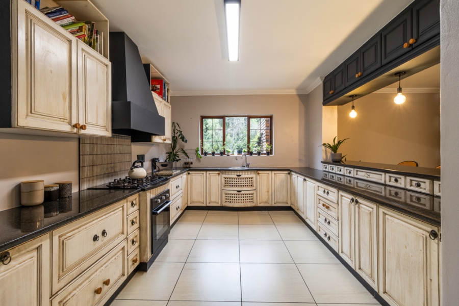 4 Bedroom Property for Sale in Leeuwfontein Gauteng