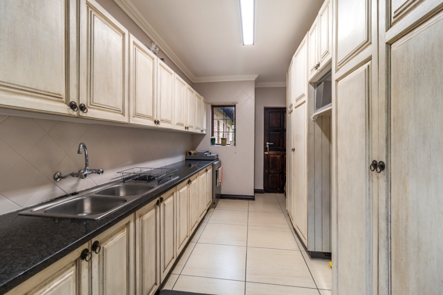 4 Bedroom Property for Sale in Leeuwfontein Gauteng