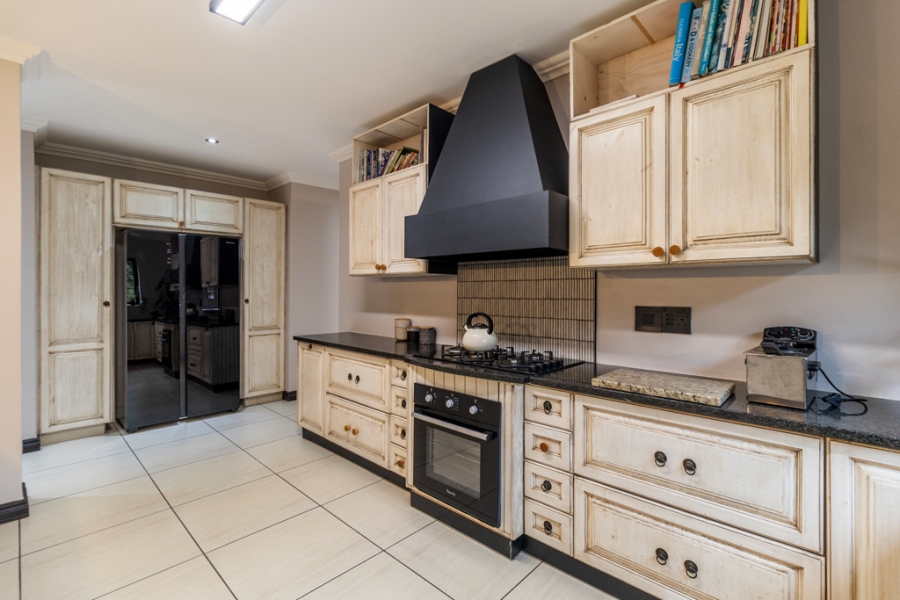 4 Bedroom Property for Sale in Leeuwfontein Gauteng