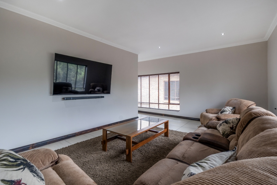 4 Bedroom Property for Sale in Leeuwfontein Gauteng