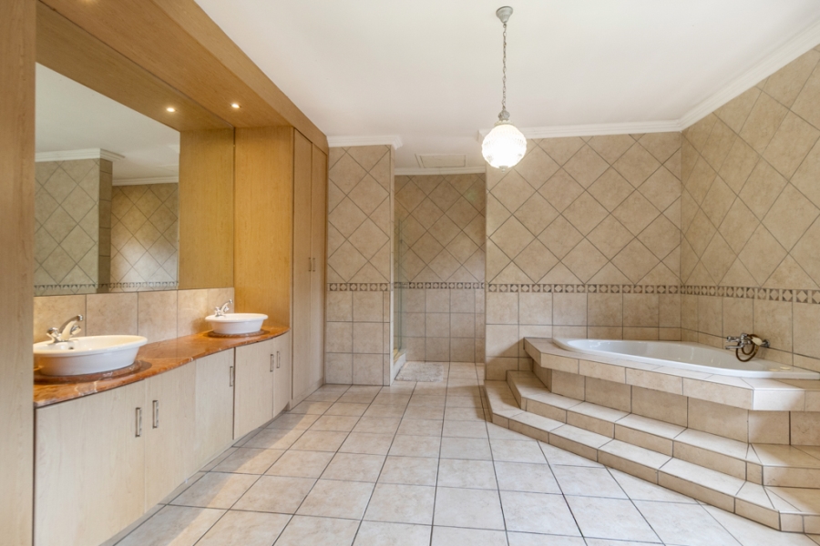 4 Bedroom Property for Sale in Leeuwfontein Gauteng