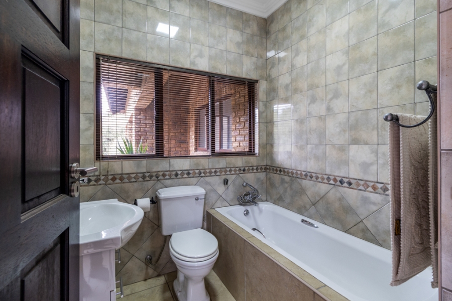 4 Bedroom Property for Sale in Leeuwfontein Gauteng