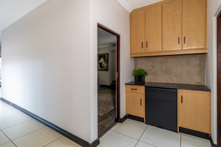 4 Bedroom Property for Sale in Leeuwfontein Gauteng