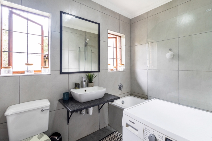 4 Bedroom Property for Sale in Leeuwfontein Gauteng