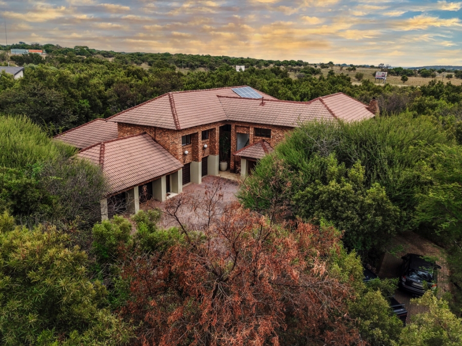 4 Bedroom Property for Sale in Leeuwfontein Gauteng