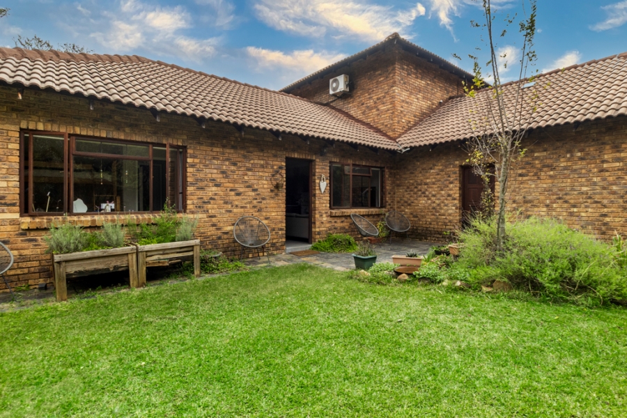 4 Bedroom Property for Sale in Leeuwfontein Gauteng