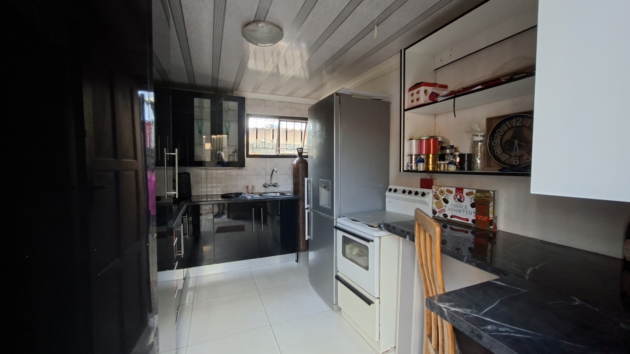 4 Bedroom Property for Sale in Tshepisong Gauteng