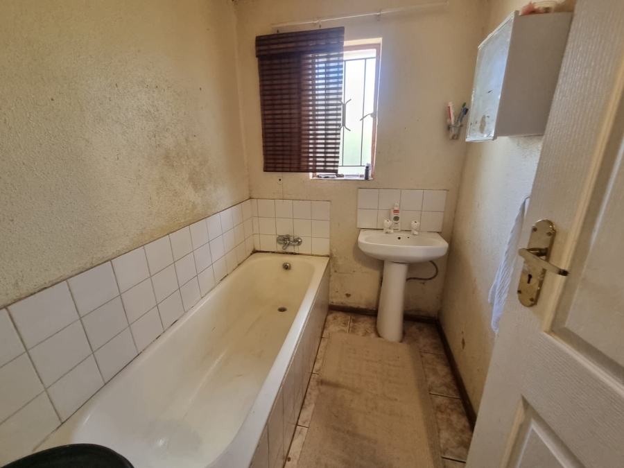 3 Bedroom Property for Sale in Zakariyya Park Gauteng