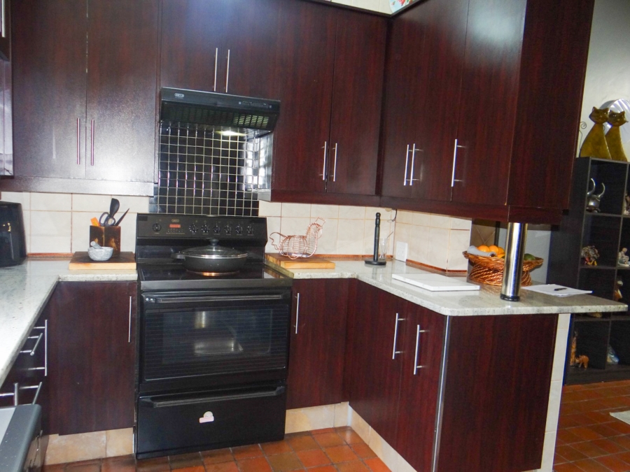 3 Bedroom Property for Sale in Mountain View Gauteng