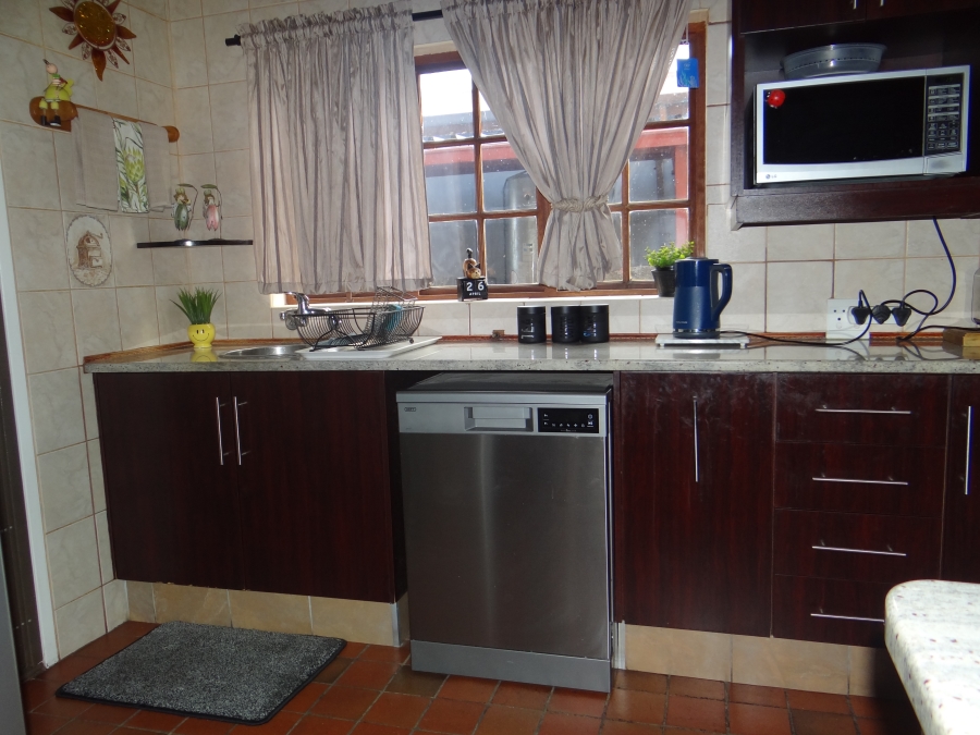3 Bedroom Property for Sale in Mountain View Gauteng