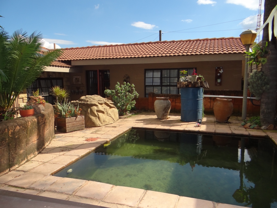 3 Bedroom Property for Sale in Mountain View Gauteng