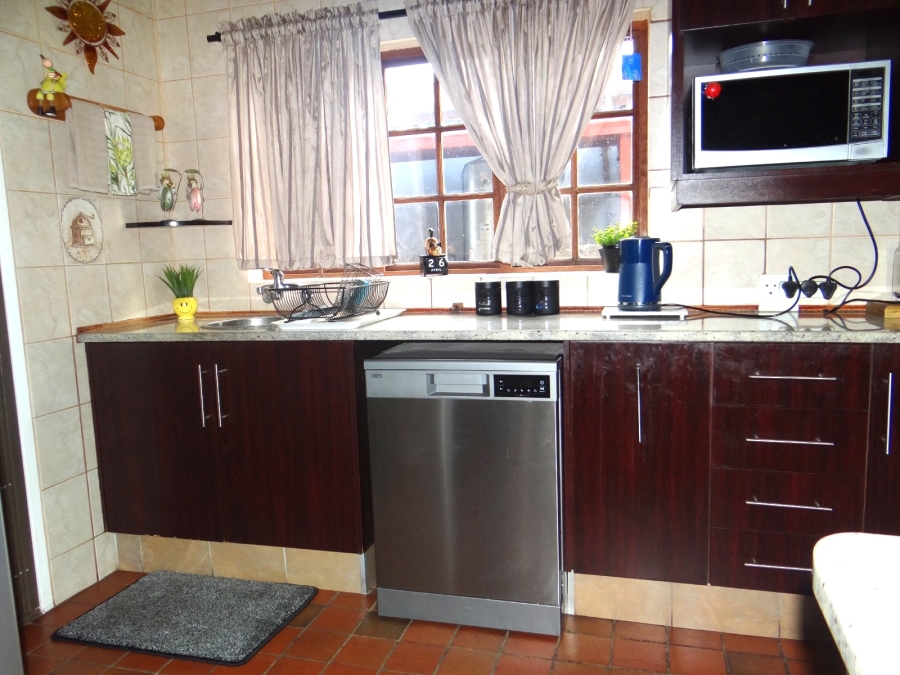 3 Bedroom Property for Sale in Mountain View Gauteng