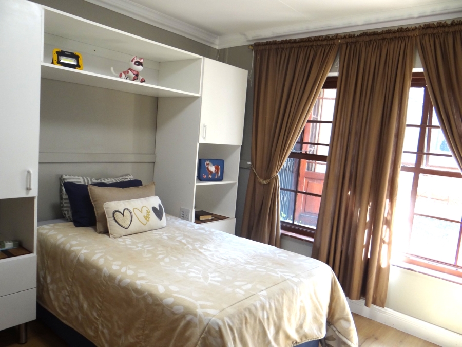 3 Bedroom Property for Sale in Mountain View Gauteng