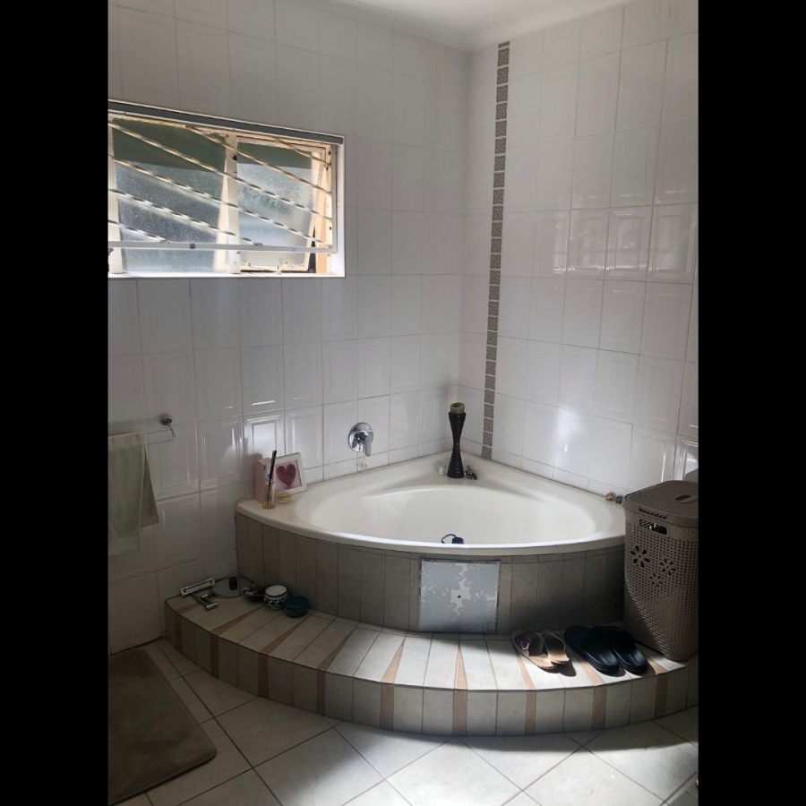 6 Bedroom Property for Sale in Erasmia Gauteng