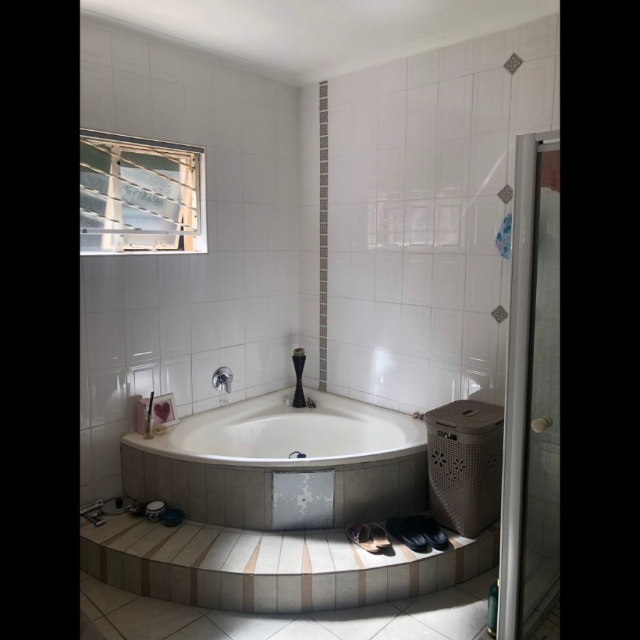 6 Bedroom Property for Sale in Erasmia Gauteng