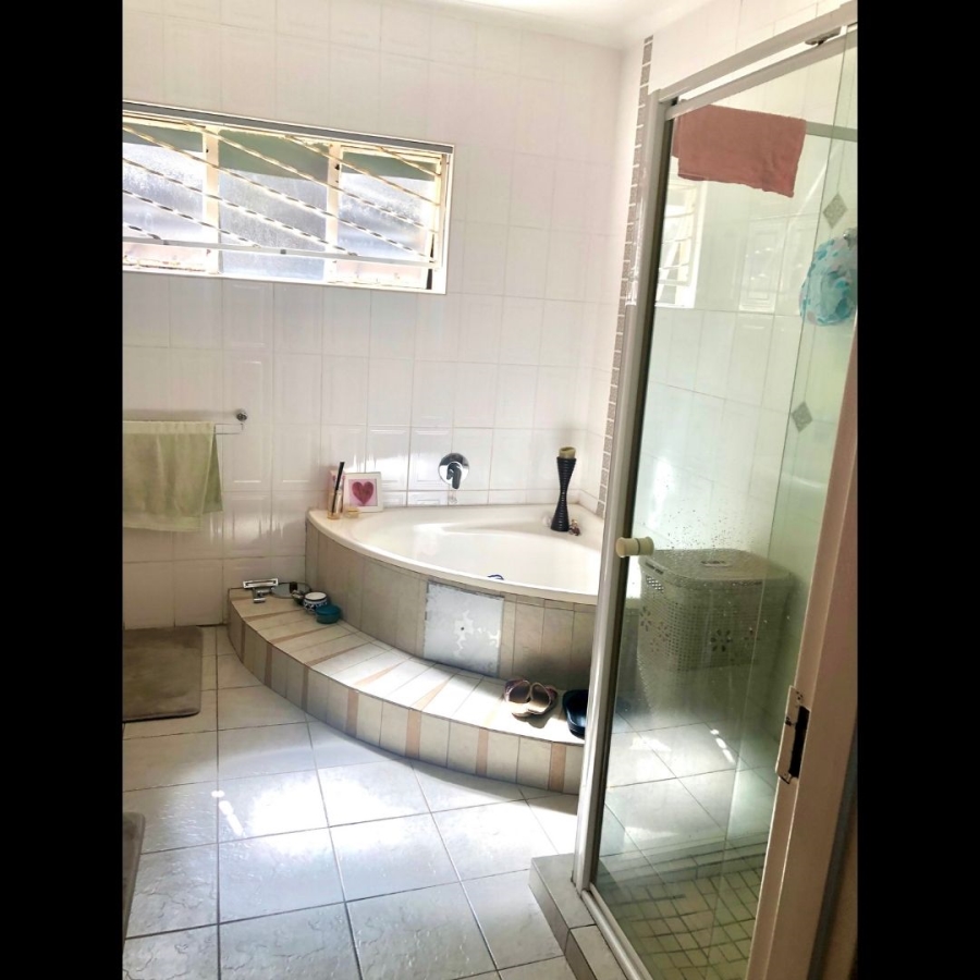 6 Bedroom Property for Sale in Erasmia Gauteng