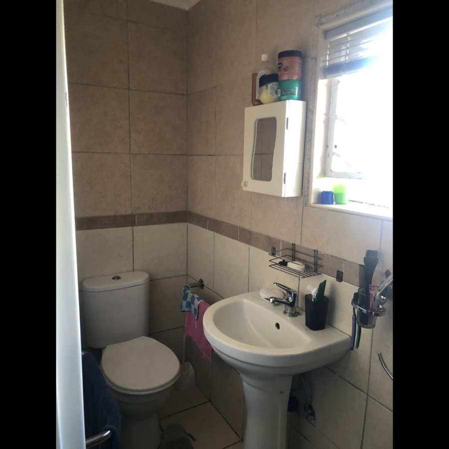 6 Bedroom Property for Sale in Erasmia Gauteng