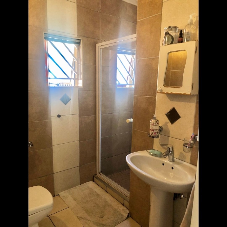 6 Bedroom Property for Sale in Erasmia Gauteng