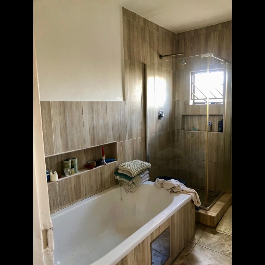 6 Bedroom Property for Sale in Erasmia Gauteng