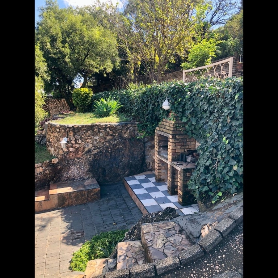 6 Bedroom Property for Sale in Erasmia Gauteng