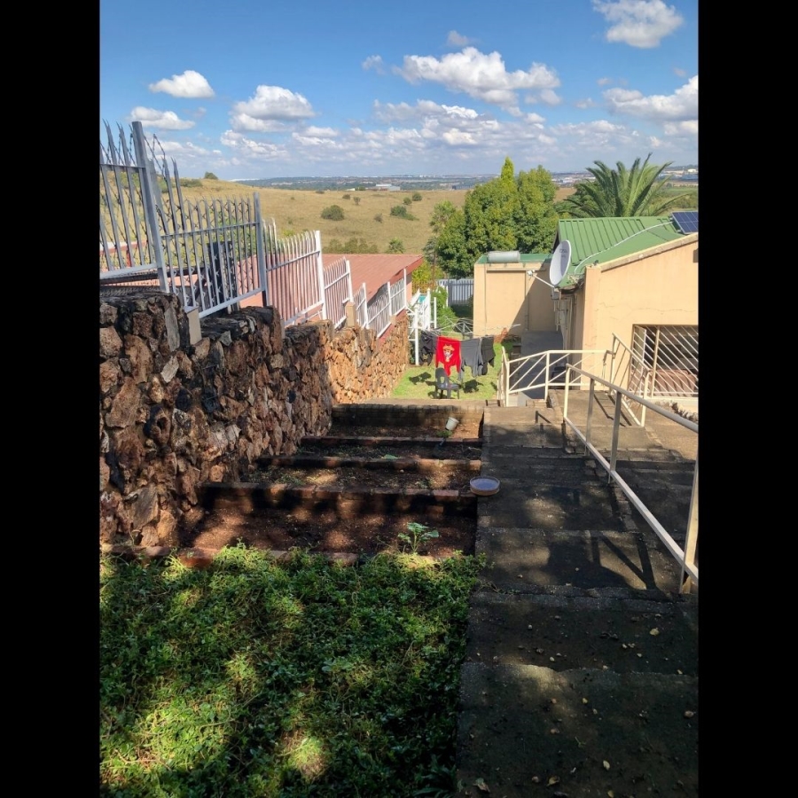 6 Bedroom Property for Sale in Erasmia Gauteng