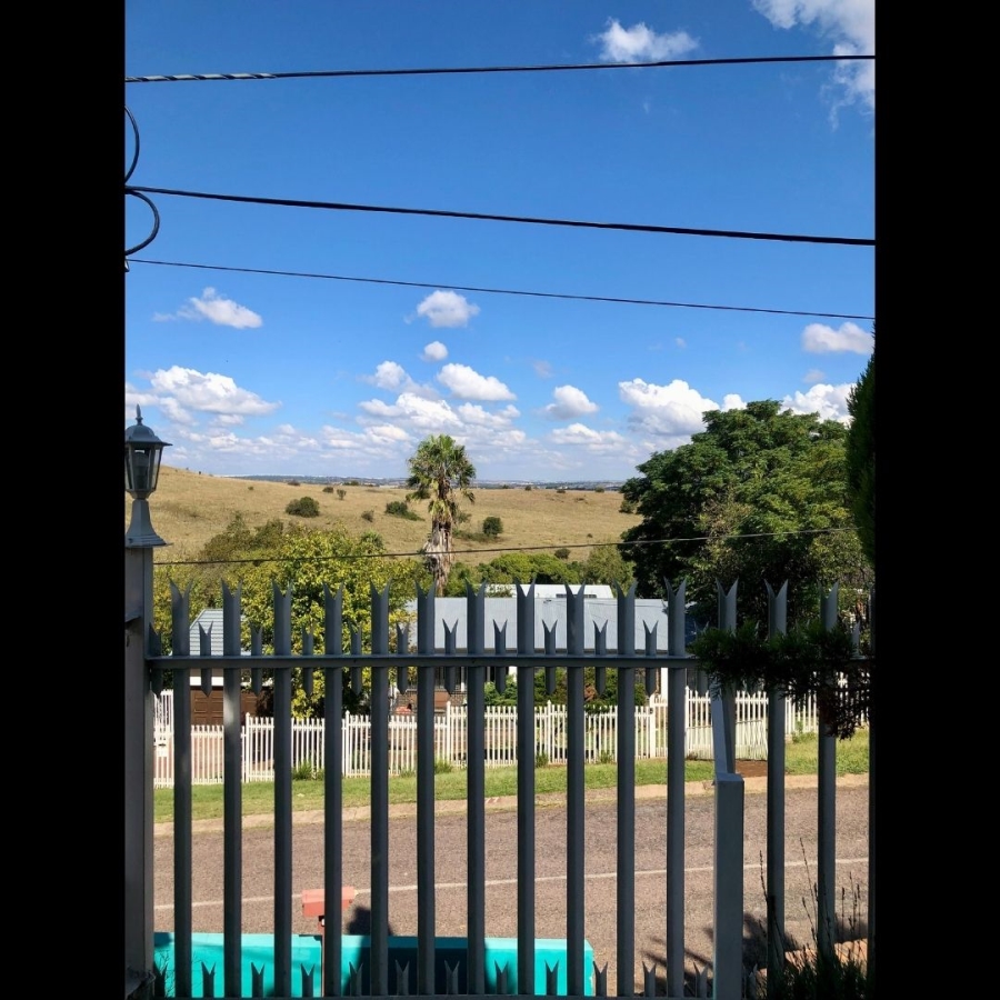 6 Bedroom Property for Sale in Erasmia Gauteng