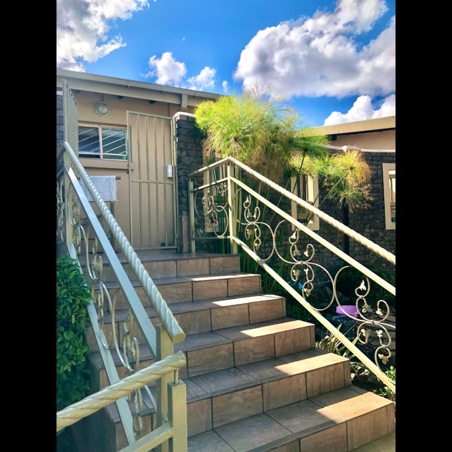 6 Bedroom Property for Sale in Erasmia Gauteng
