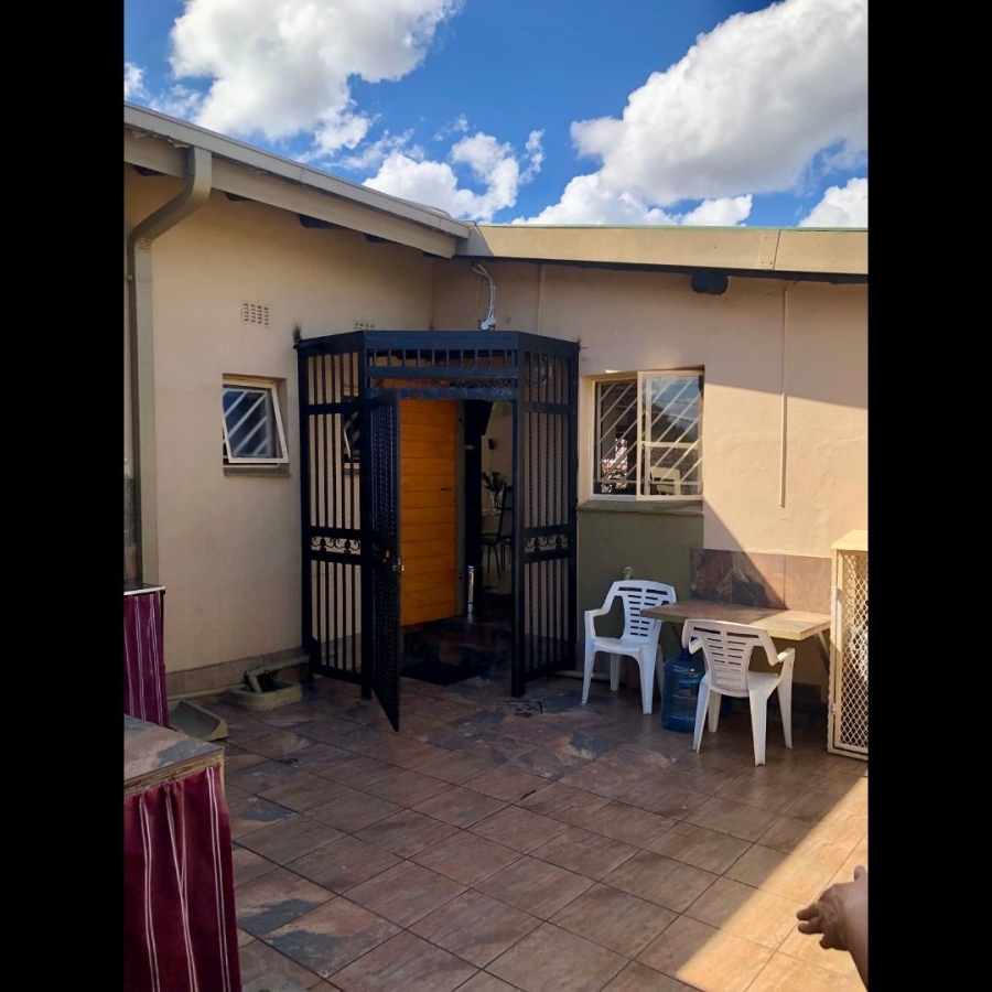 6 Bedroom Property for Sale in Erasmia Gauteng