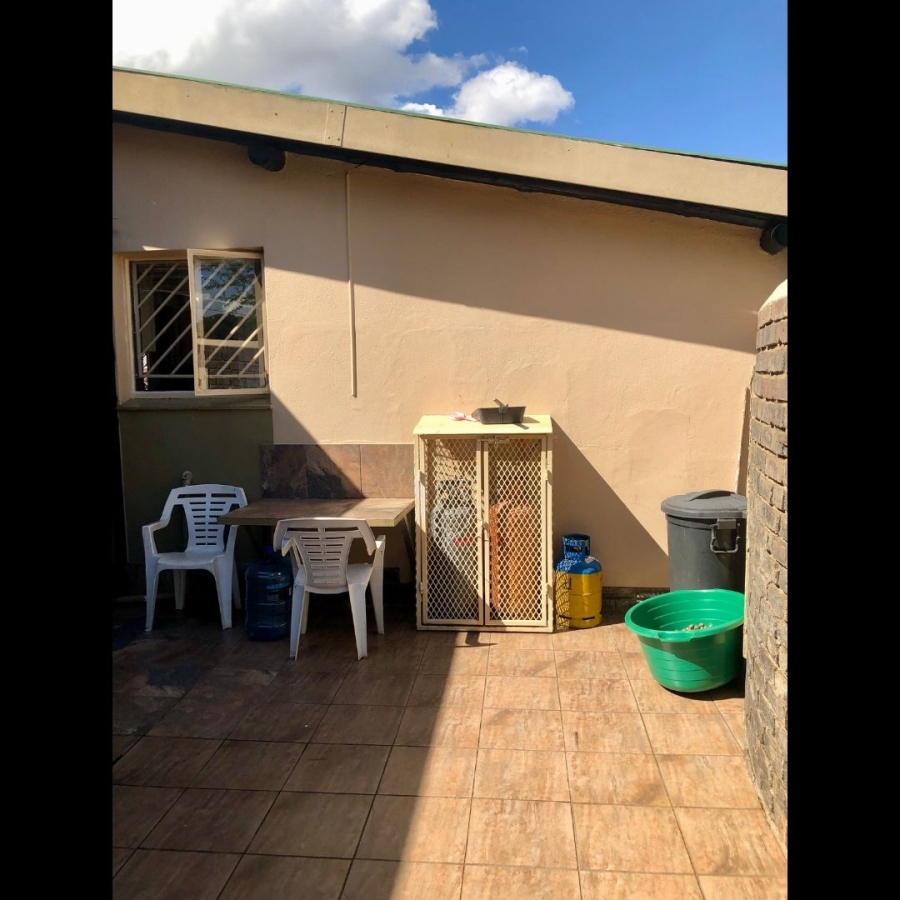 6 Bedroom Property for Sale in Erasmia Gauteng