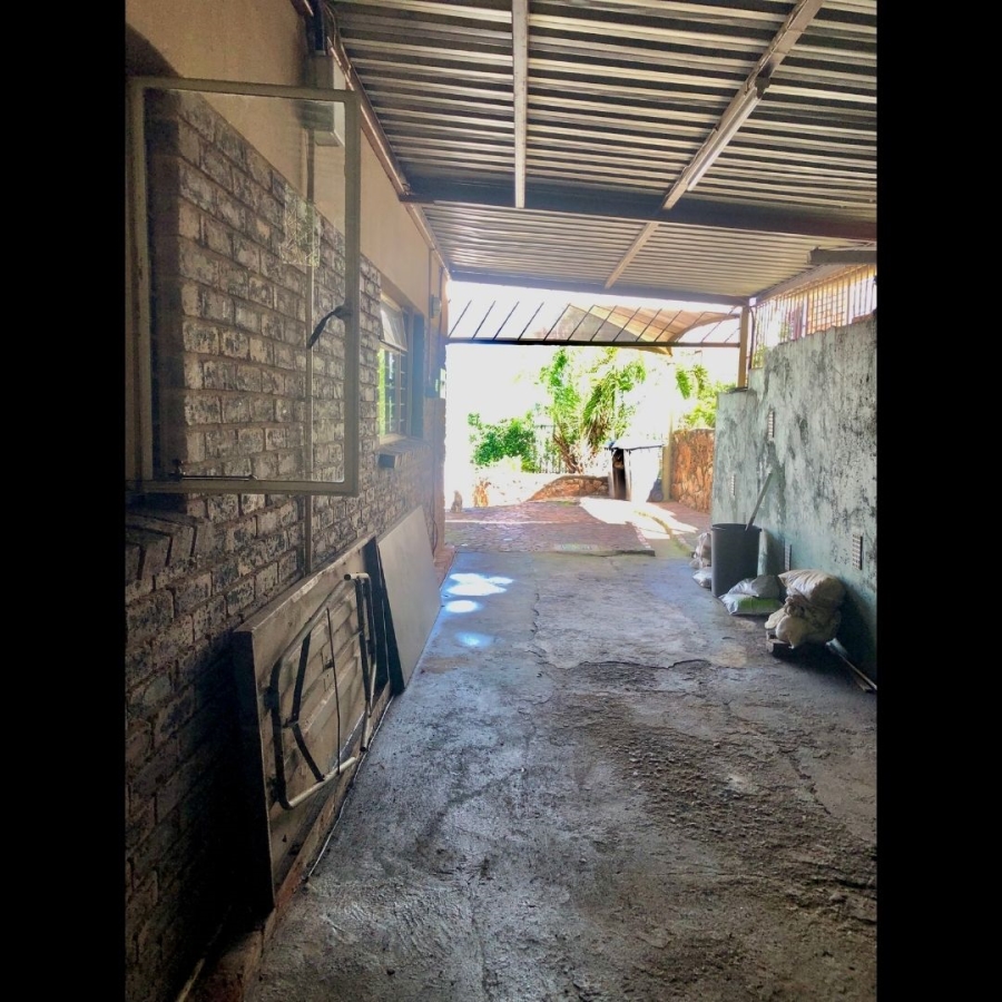 6 Bedroom Property for Sale in Erasmia Gauteng