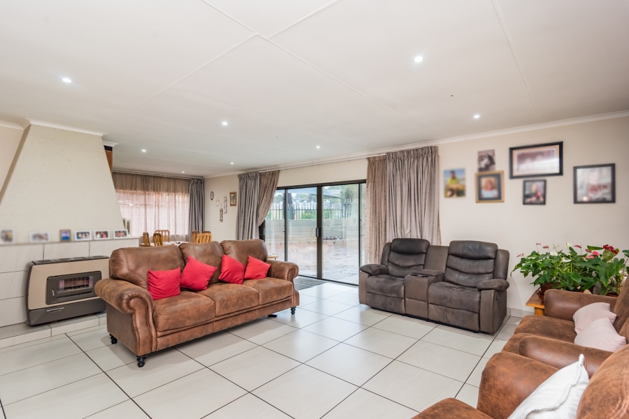 4 Bedroom Property for Sale in Mindalore Gauteng
