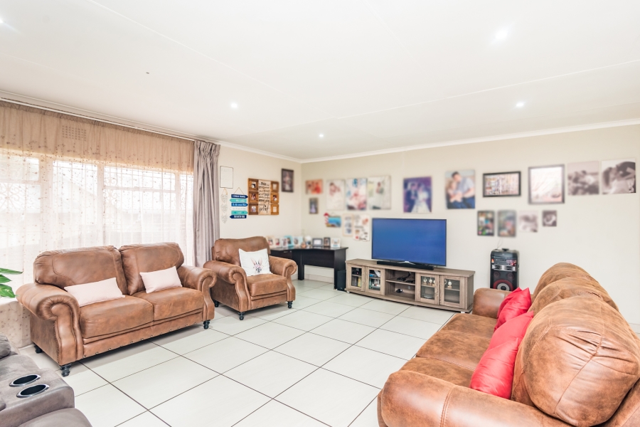 4 Bedroom Property for Sale in Mindalore Gauteng