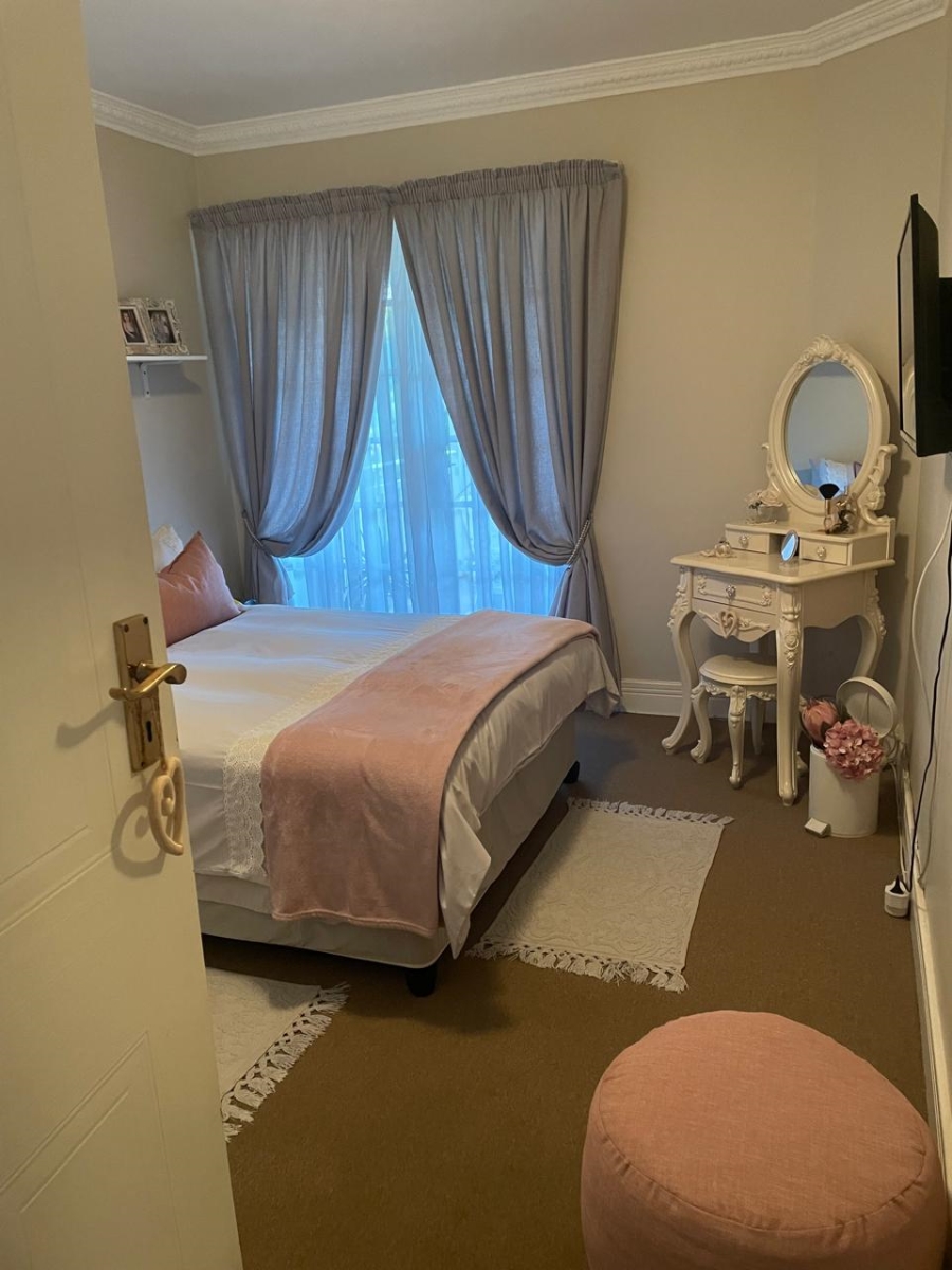 2 Bedroom Property for Sale in Die Hoewes Gauteng