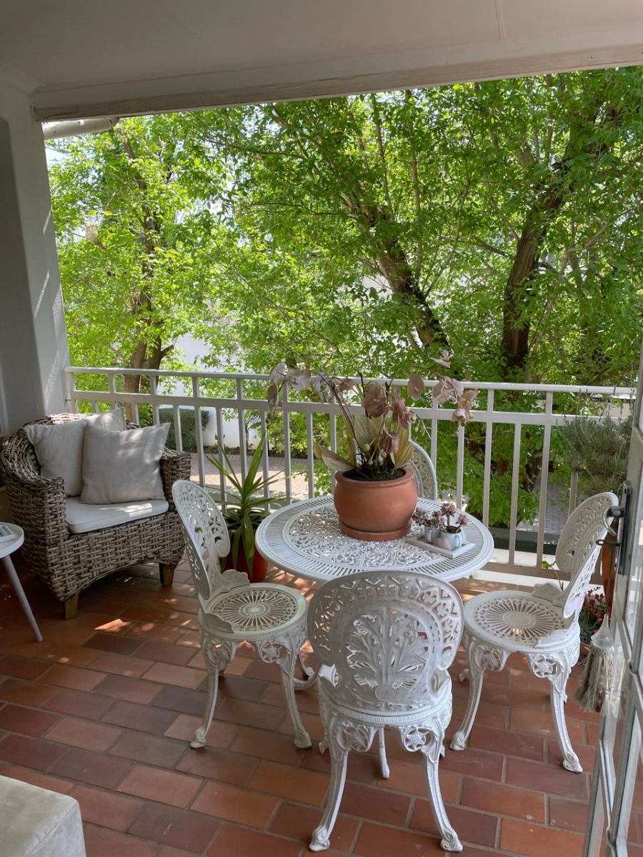 2 Bedroom Property for Sale in Die Hoewes Gauteng