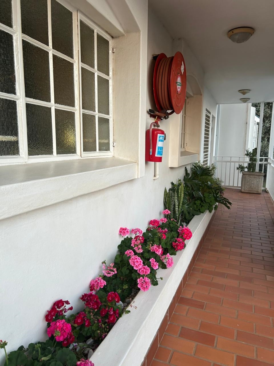 2 Bedroom Property for Sale in Die Hoewes Gauteng
