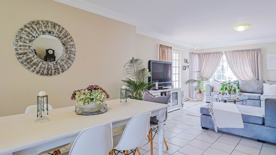 2 Bedroom Property for Sale in Die Hoewes Gauteng